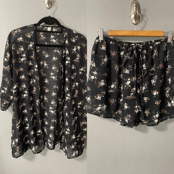 Hey Babe Other - Hey Babe boho black floral printed sheer kimono and lined shorts set. Size Small
